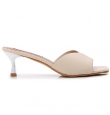 Elegant low heeled slippers