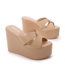 Classic wedge shoes in...