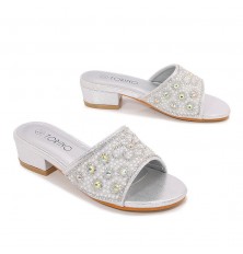 Chic slip-on girls' sandals...