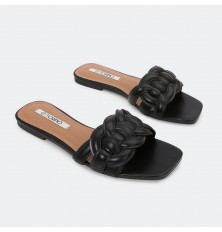 Elegant leather slippers