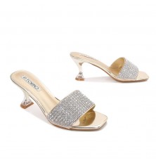 Sparkling low-heeled...