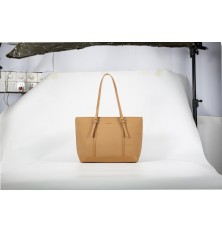 AA012403039 A stylish and...