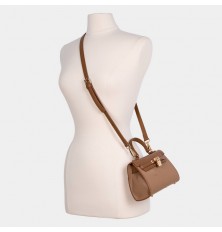 BX012412119 A trendy...