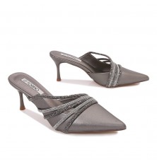 Closed toe heeled mules...