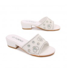 صندل بناتي بكعب مزين بحبات...