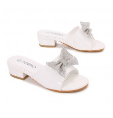 صندل بناتي مفتوح بكعب مزين...