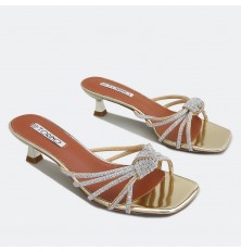 Shiny women's low-heeled...