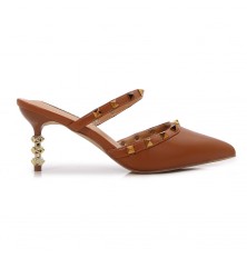 Low heeled slippers studded...