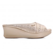 Embossed shiny wedge shoes