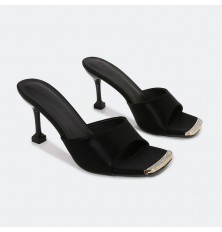 HXQ547 Square-toe heels...