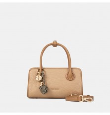 AA012503191 A luxurious bag...