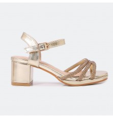 صندل بكعب ومصمم من حبال...