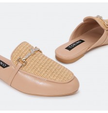 ZXB2 Flat slippers it has a...