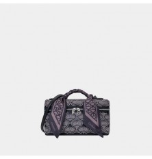 AA012412071 Small, stylish,...