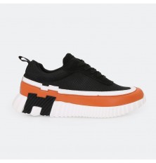 DY698 sports shoe with a...