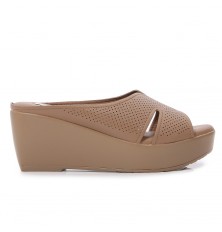 Comfy wedge shoes with a...