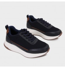 DY691 sports shoe with a...