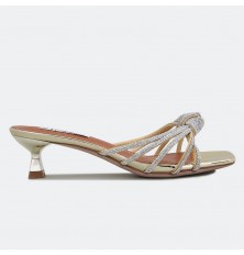 Shiny women's low-heeled...