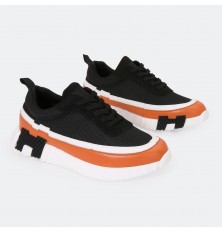 DY698 sports shoe with a...