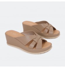 OR693 Wedge heel slippers...
