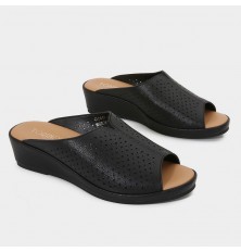 OC411 Medical slippers with...