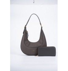 AA012405154 A bag with a...
