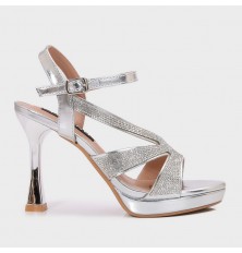 WSQ717 Sandal with a modern...