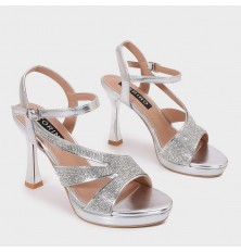 WSQ717 Sandal with a modern...
